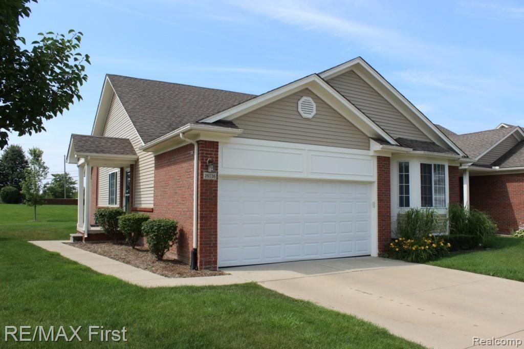26036 Mariners Point New Baltimore, MI 48051 - Photo 3 of 57 IMG_7045.jpg