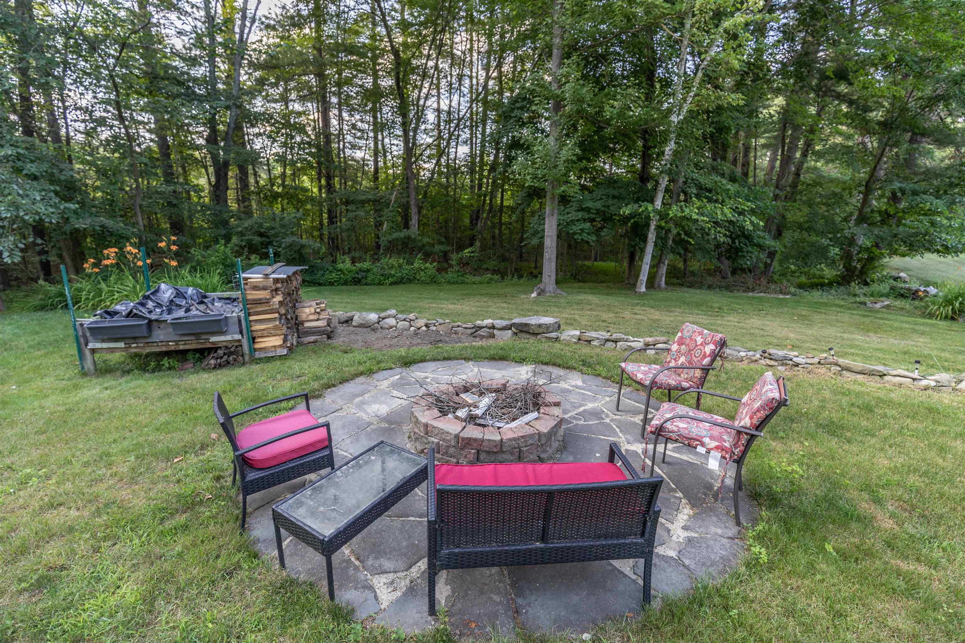 160 Warner Hill Road Derry, NH 03038 - Photo 6 of 37