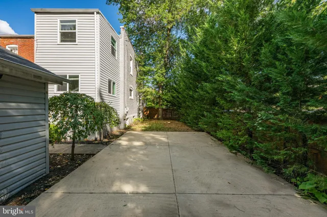 a view of a back yard of the house