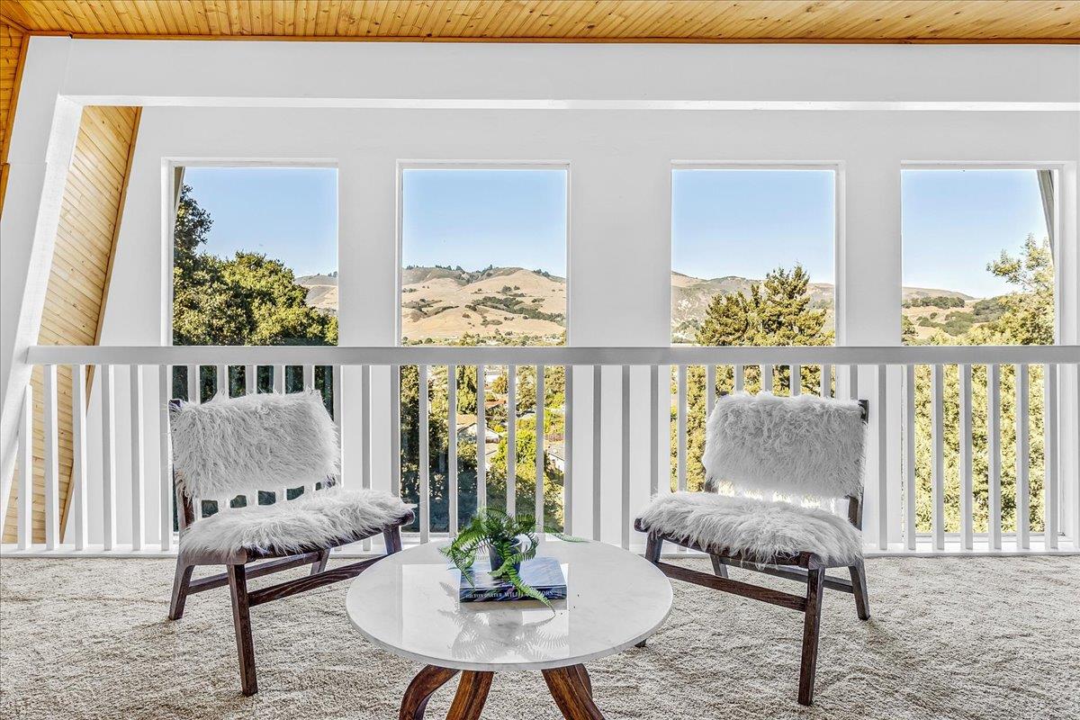 3560 Viola Drive Aromas, CA 95004 - Photo 18 of 42 a living room with furniture and a potted plant