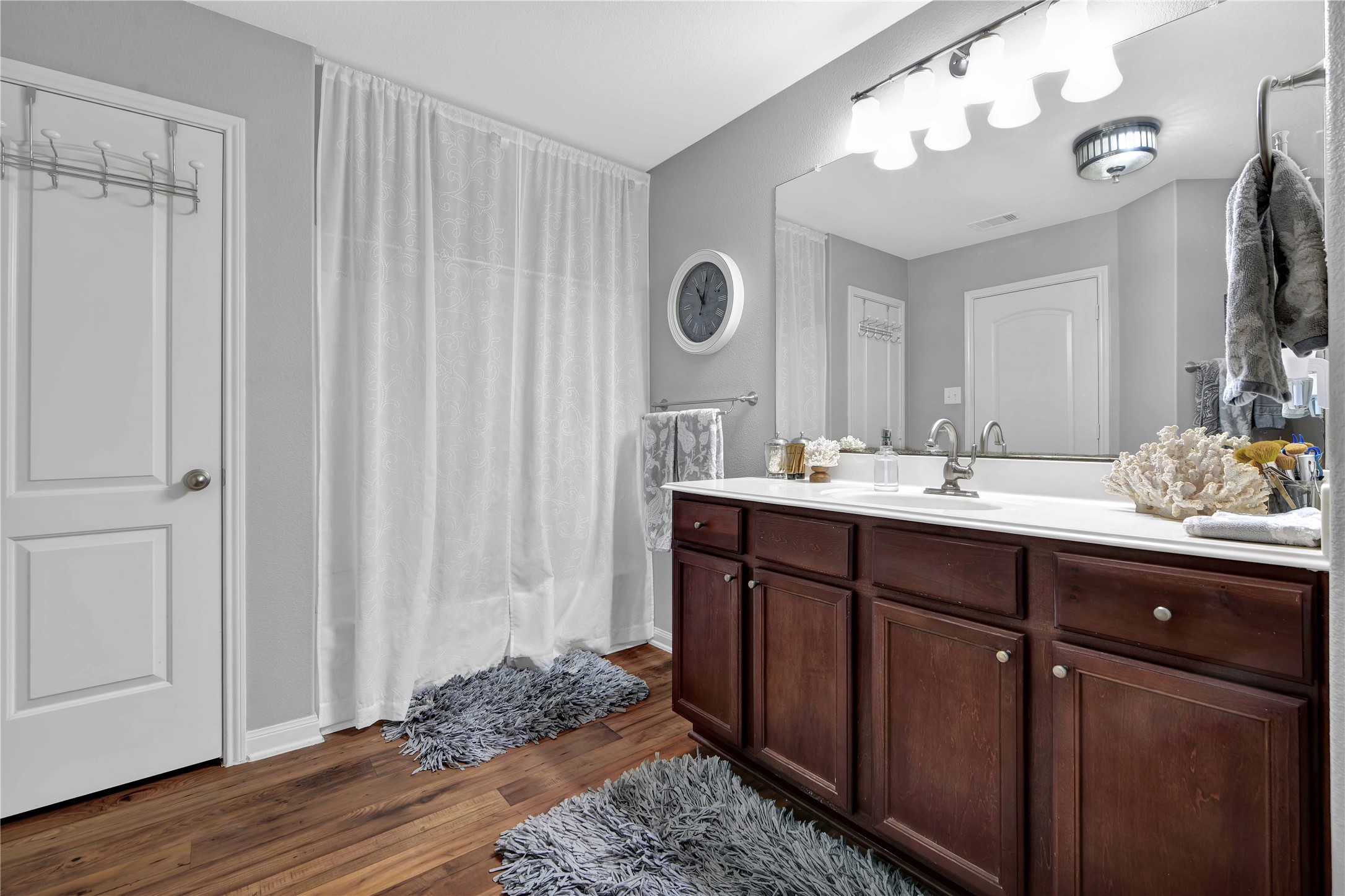 1827 Garnet Breeze Drive Rosharon, TX 77583 - Photo 18 of 23 a bathroom with a sink and a mirror