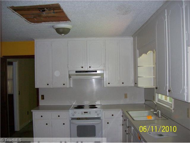 901 Redding Road Asheboro, NC 27203 - Photo 9 of 10 Kitchen.