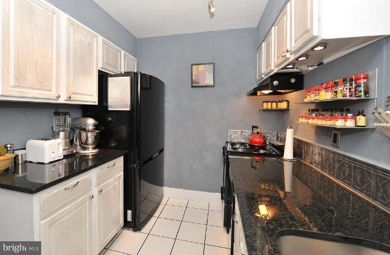 37 West Reed Avenue Alexandria, VA 22305 - Photo 2 of 18 Kitchen