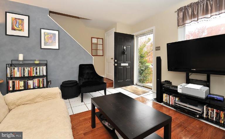 37 West Reed Avenue Alexandria, VA 22305 - Photo 10 of 18 Entrance / Foyer