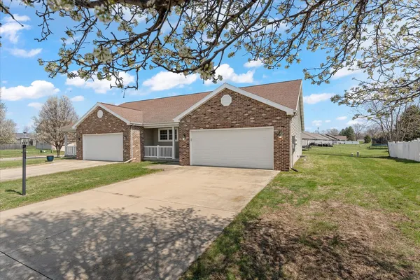 $265,000 | 506 Red Bud Drive, Unit 506, Mahomet, IL 61853