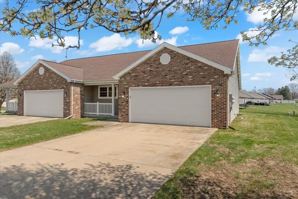 $265,000 | 506 Red Bud Drive, Unit 506, Mahomet, IL 61853