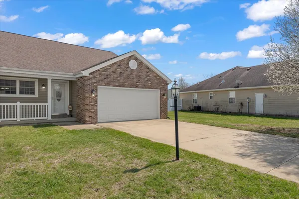 $265,000 | 506 Red Bud Drive, Unit 506, Mahomet, IL 61853