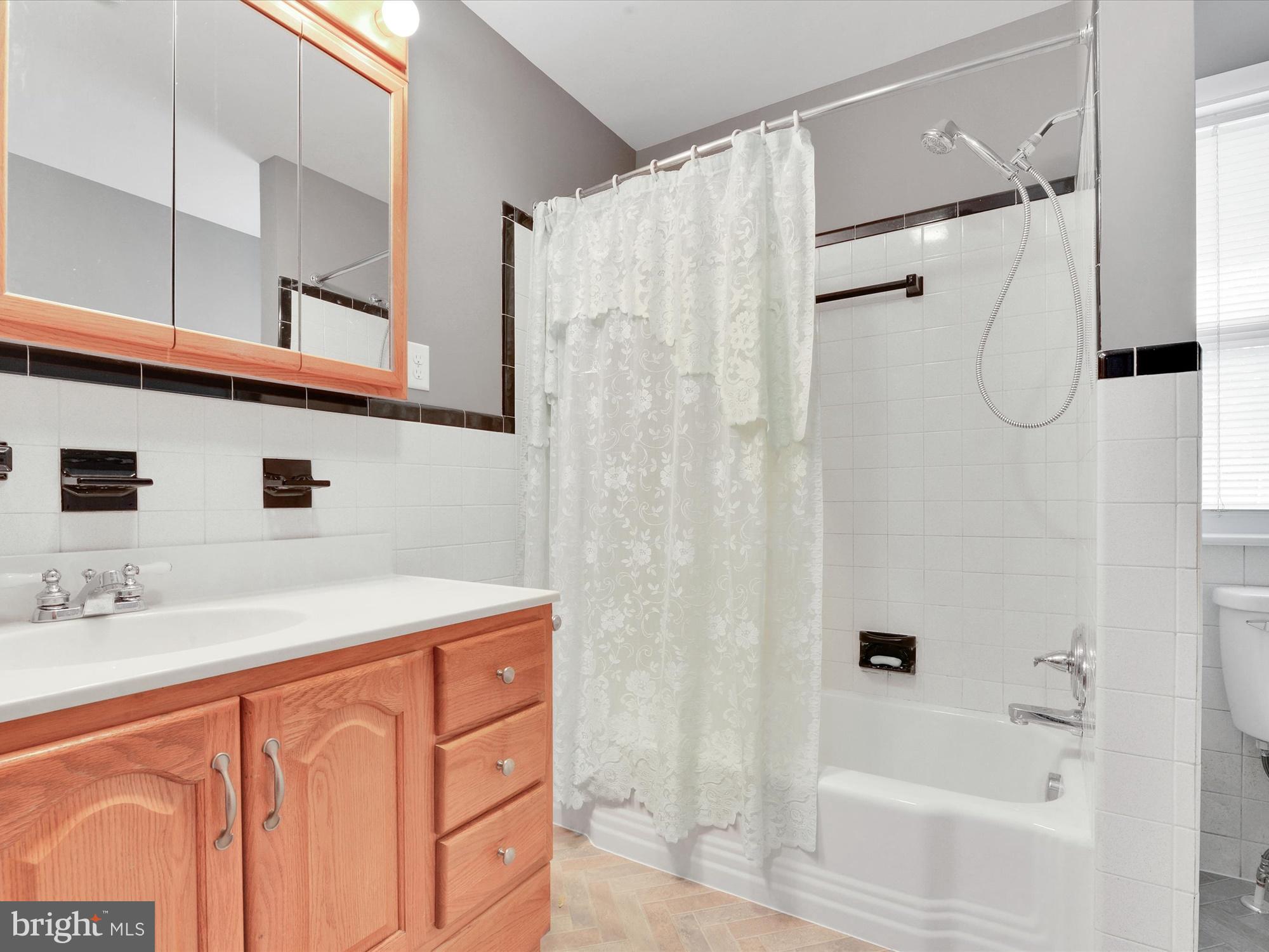 116 Elmwood Road Lancaster, PA 17602 - Photo 15 of 25 Full Bath