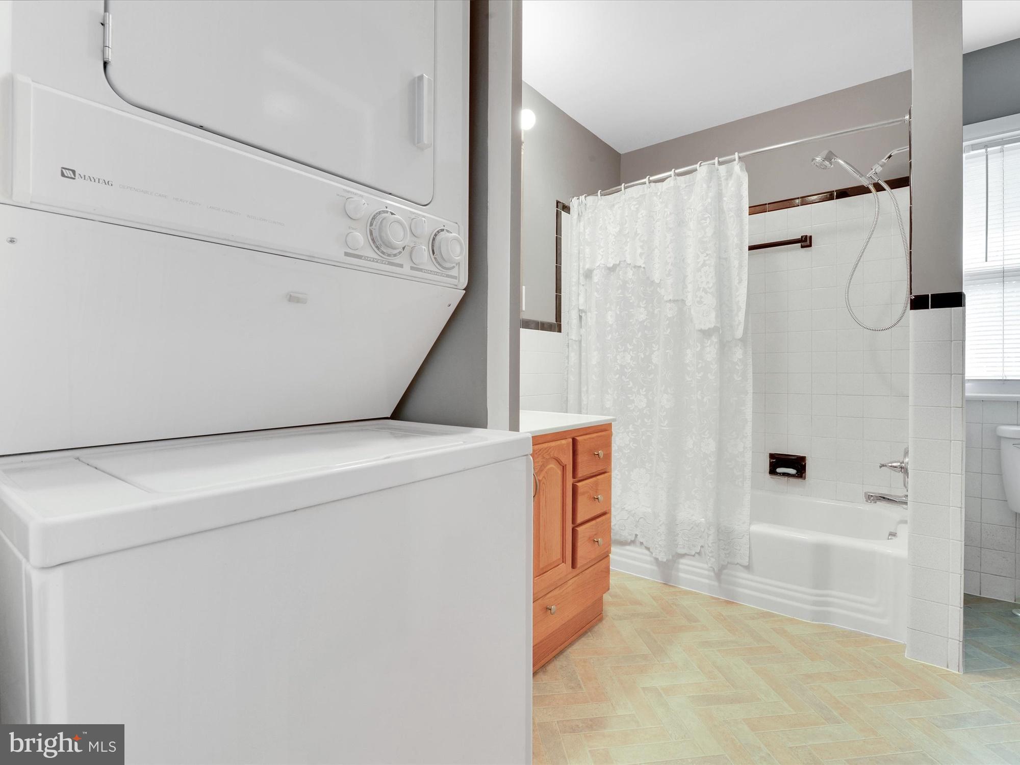 116 Elmwood Road Lancaster, PA 17602 - Photo 16 of 25 V2 With Laundry