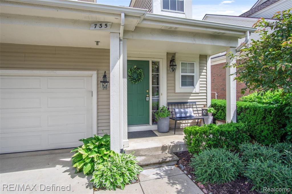 735 East Bluff Court Rochester Hills, MI 48306 - Photo 3 of 53