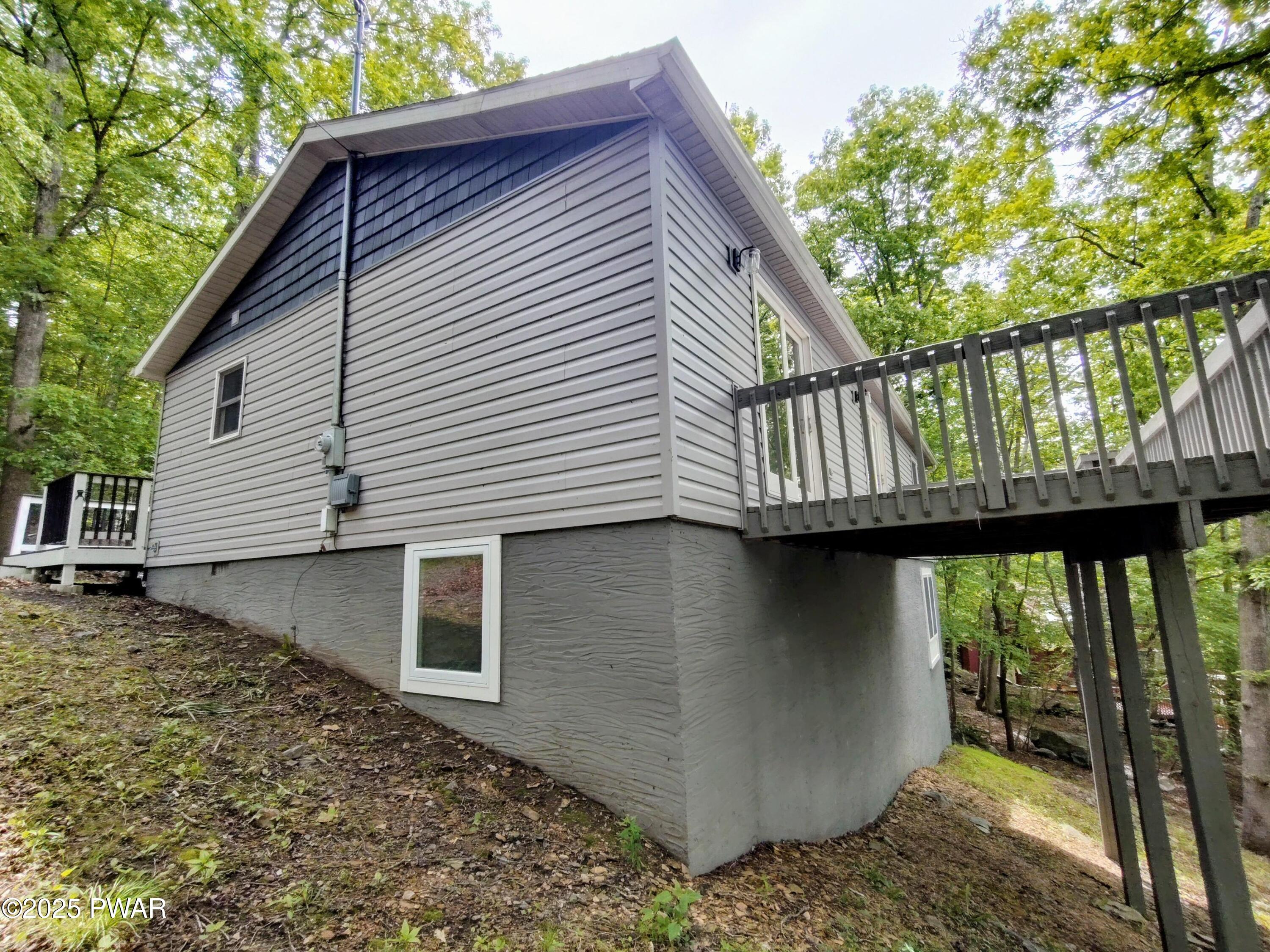 104 Radcliff Road Bushkill, PA 18324 - Photo 6 of 32 a07e3b0d-ce25-45d9-a8f1-50b70230eaff~1