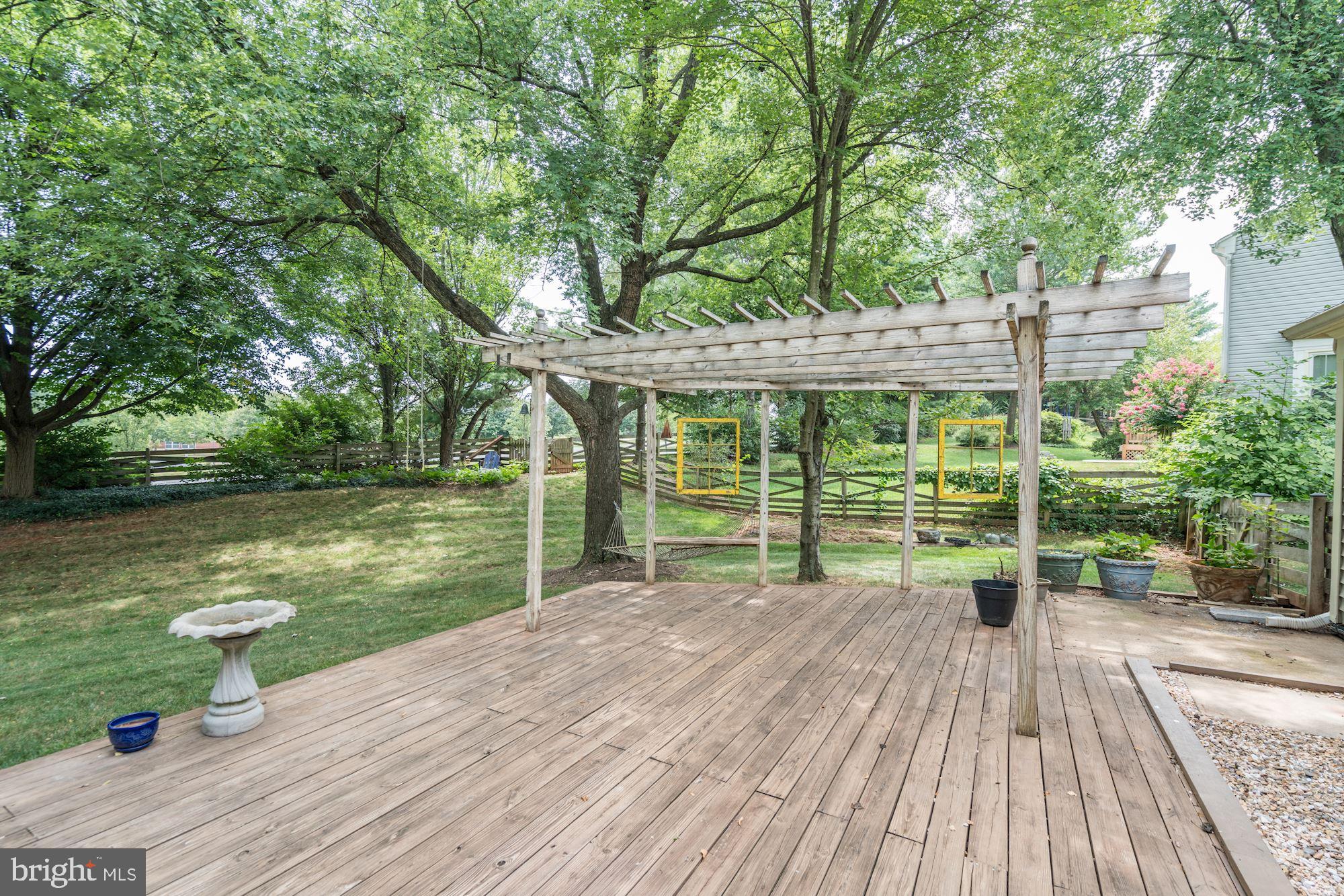 5 Clapham Court Sterling, VA 20165 - Photo 16 of 16 Back yard with Deck view