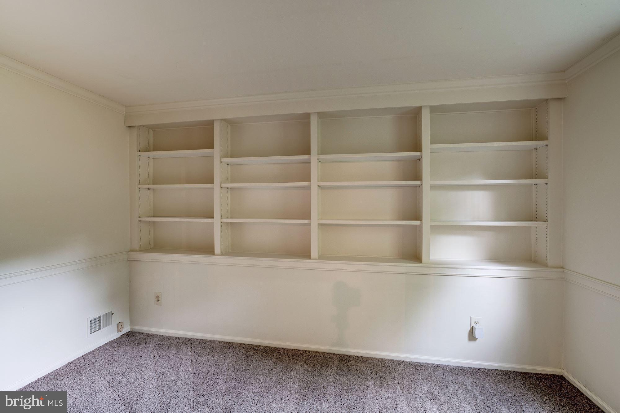 5 Clapham Court Sterling, VA 20165 - Photo 5 of 16 Library Built-Ins
