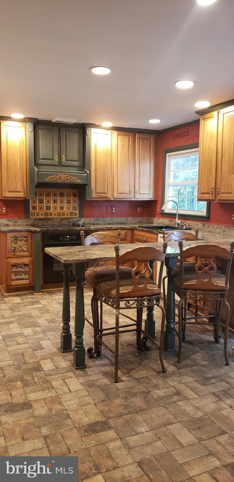 5 Clapham Court Sterling, VA 20165 - Photo 9 of 16 Kitchen with Patio Access