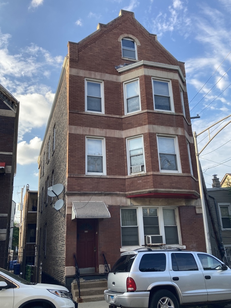 910 West 32nd Place Chicago, IL 60608 - Photo 2 of 28 a building view