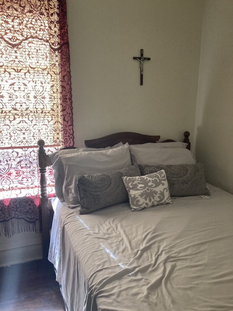 910 West 32nd Place Chicago, IL 60608 - Photo 22 of 28 a bedroom with a bed and window
