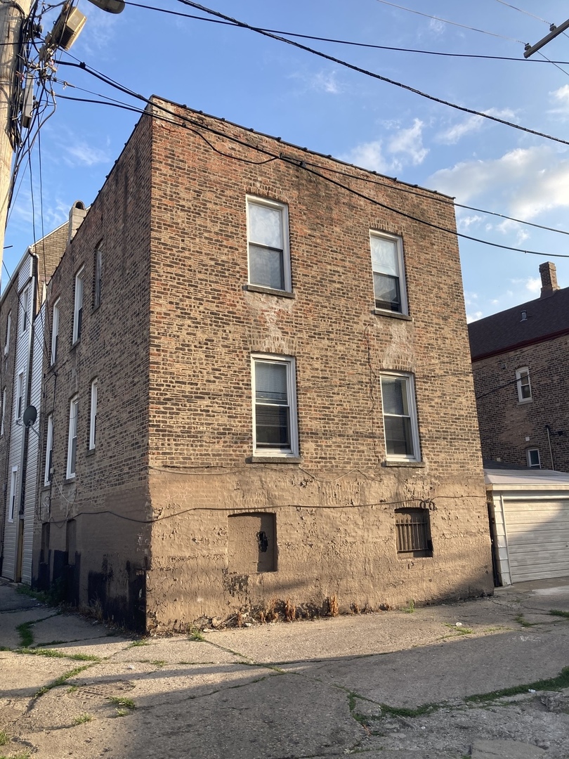 910 West 32nd Place Chicago, IL 60608 - Photo 28 of 28 a brick building with a window and balcony
