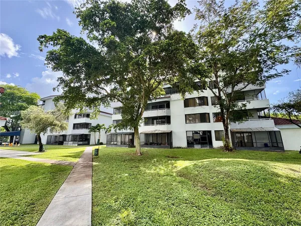 $2,450 | 8215 Southwest 152nd Avenue, Unit G304, Miami, FL 33193