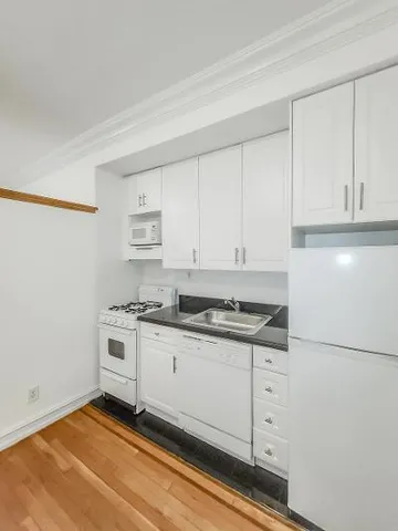 $2,000 | 214 East 51st Street, Unit 5H | Midtown East