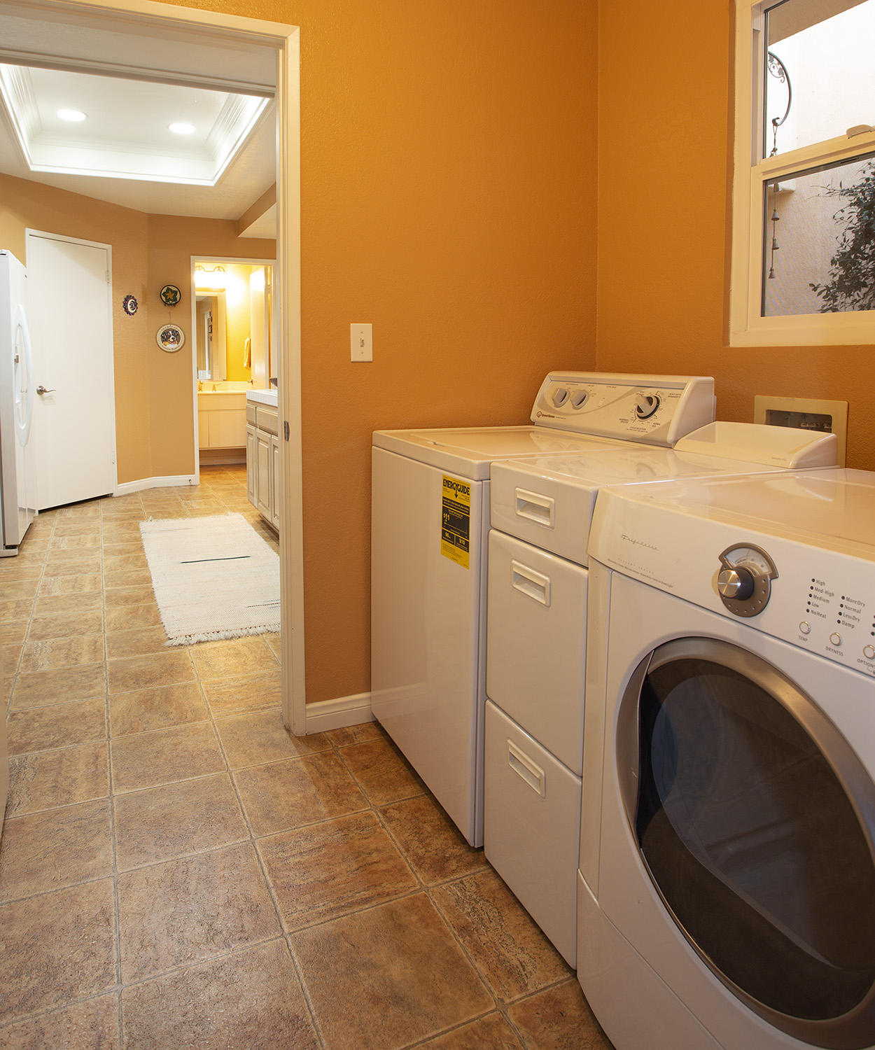 322 La Salle Road Goleta, CA 93117 - Photo 12 of 28 Laundry room