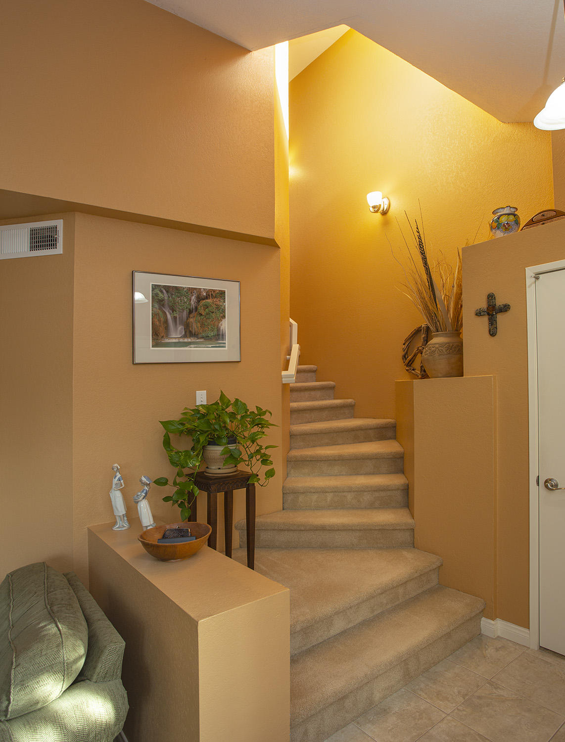 322 La Salle Road Goleta, CA 93117 - Photo 21 of 28 Stairs
