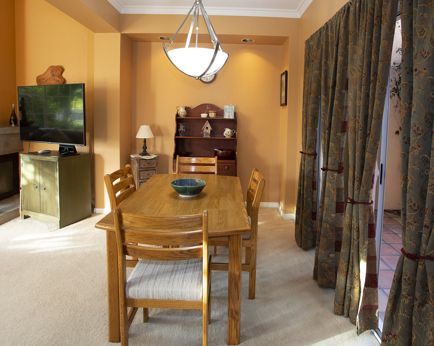 322 La Salle Road Goleta, CA 93117 - Photo 7 of 28 Dining area