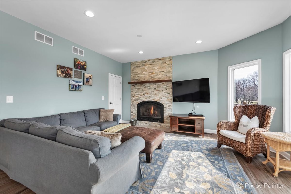 12N901 Coombs Road Elgin, IL 60124 - Photo 18 of 84