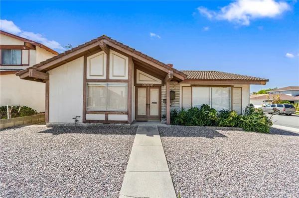 a view of a house with a yard