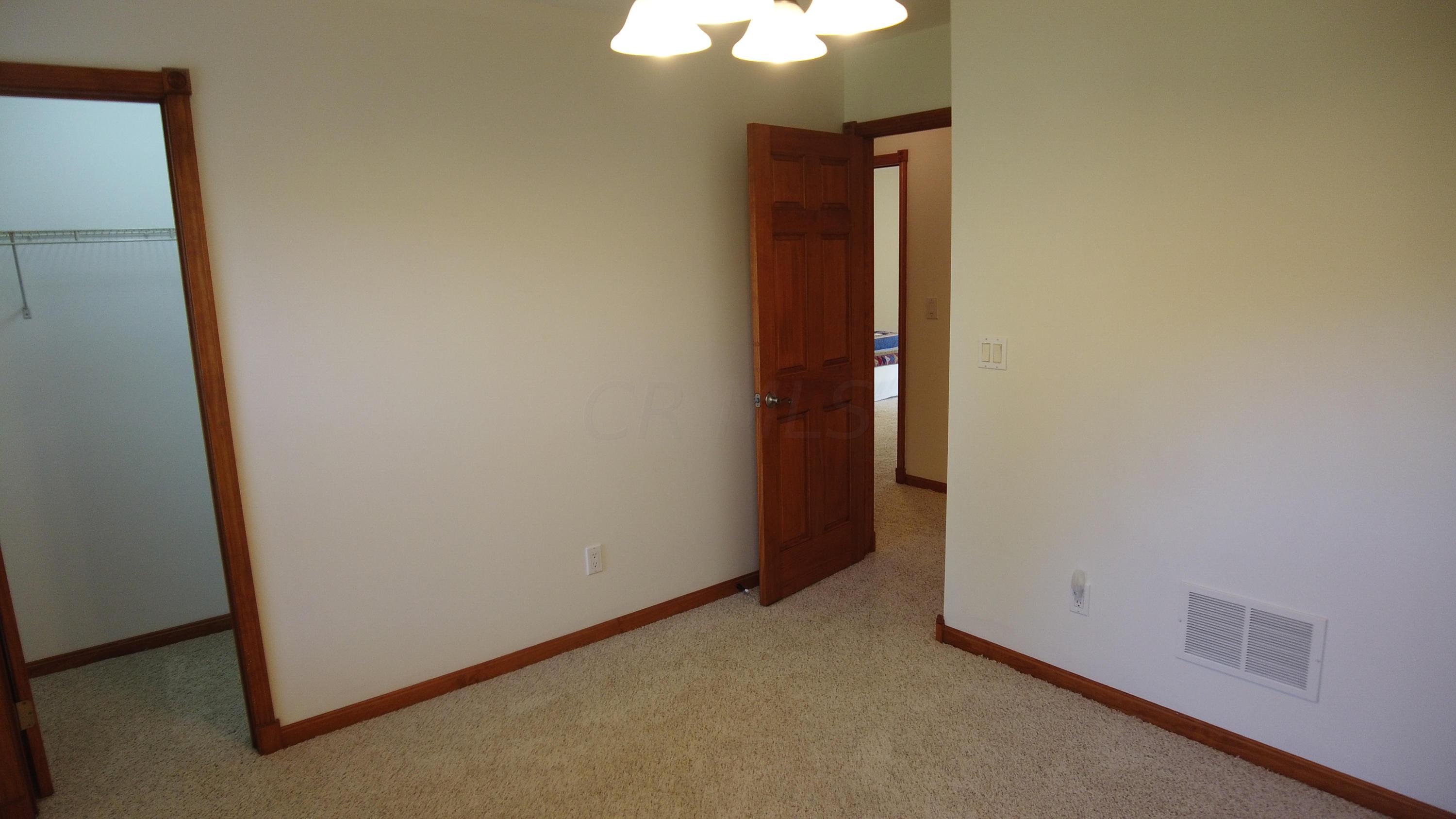 5663 Blacks Road Southwest Pataskala, OH 43062 - Photo 4 of 71