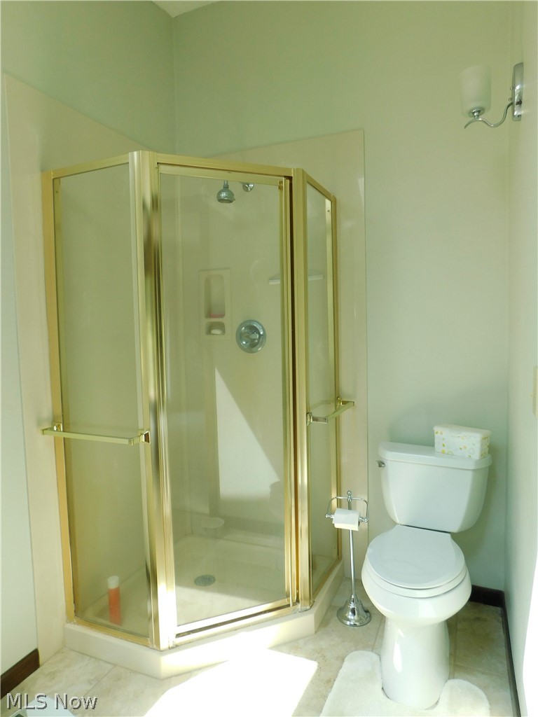 5575 South Arlington Road Clinton, OH 44216 - Photo 13 of 35 Master bath corner shower