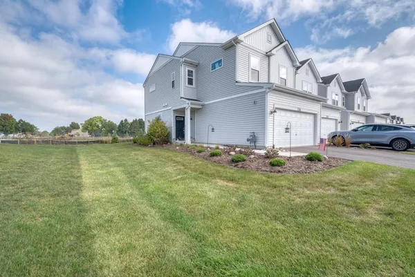 $379,900 | 126 Kingsport Drive, South Elgin, IL 60177