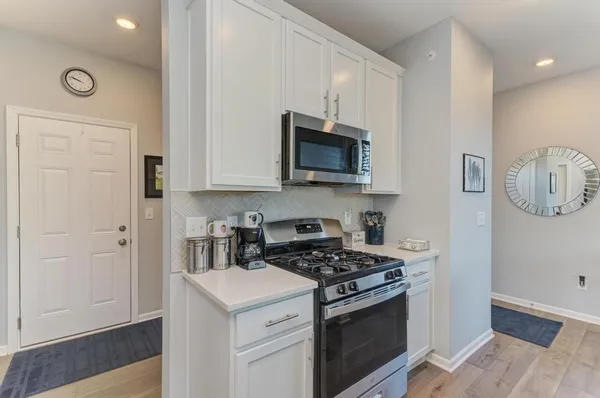 $379,900 | 126 Kingsport Drive, South Elgin, IL 60177