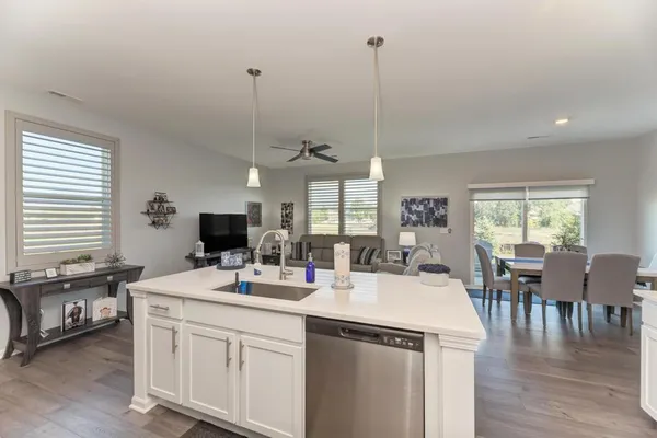 $379,900 | 126 Kingsport Drive, South Elgin, IL 60177