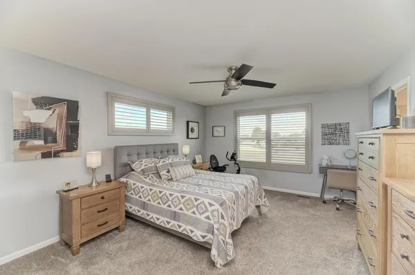 $379,900 | 126 Kingsport Drive, South Elgin, IL 60177