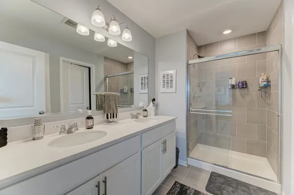$379,900 | 126 Kingsport Drive, South Elgin, IL 60177