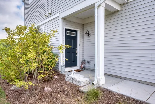 $379,900 | 126 Kingsport Drive, South Elgin, IL 60177