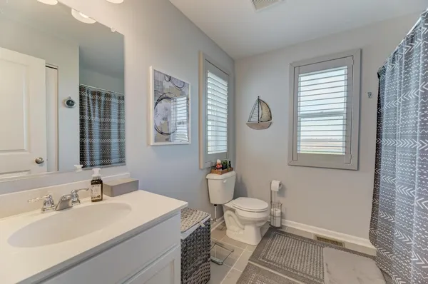 $379,900 | 126 Kingsport Drive, South Elgin, IL 60177