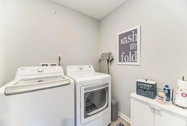 $379,900 | 126 Kingsport Drive, South Elgin, IL 60177
