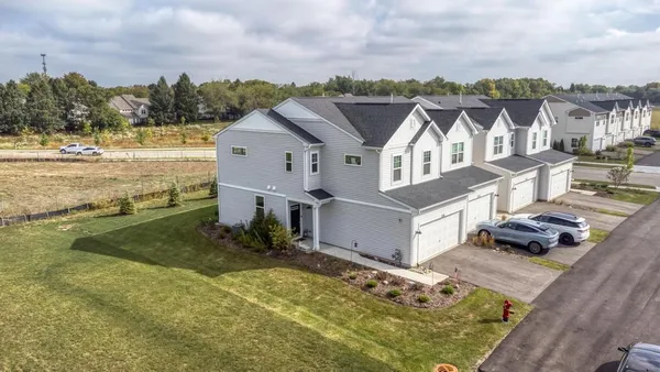 $379,900 | 126 Kingsport Drive, South Elgin, IL 60177