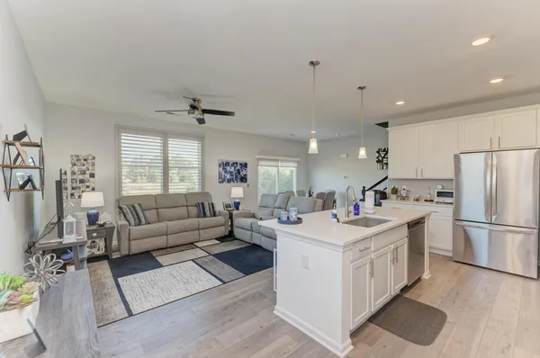 $379,900 | 126 Kingsport Drive, South Elgin, IL 60177