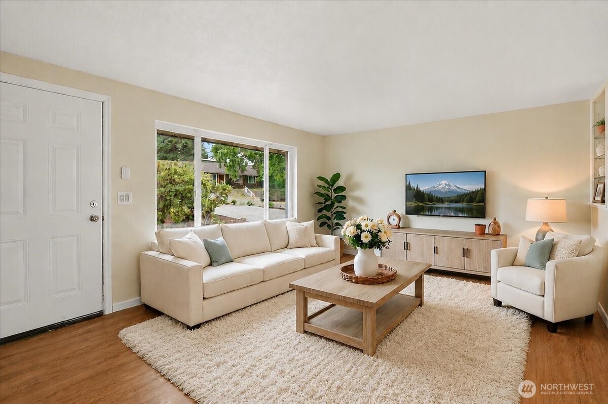 851 Pierce Avenue Northeast Renton, WA 98056 - Photo 3 of 36