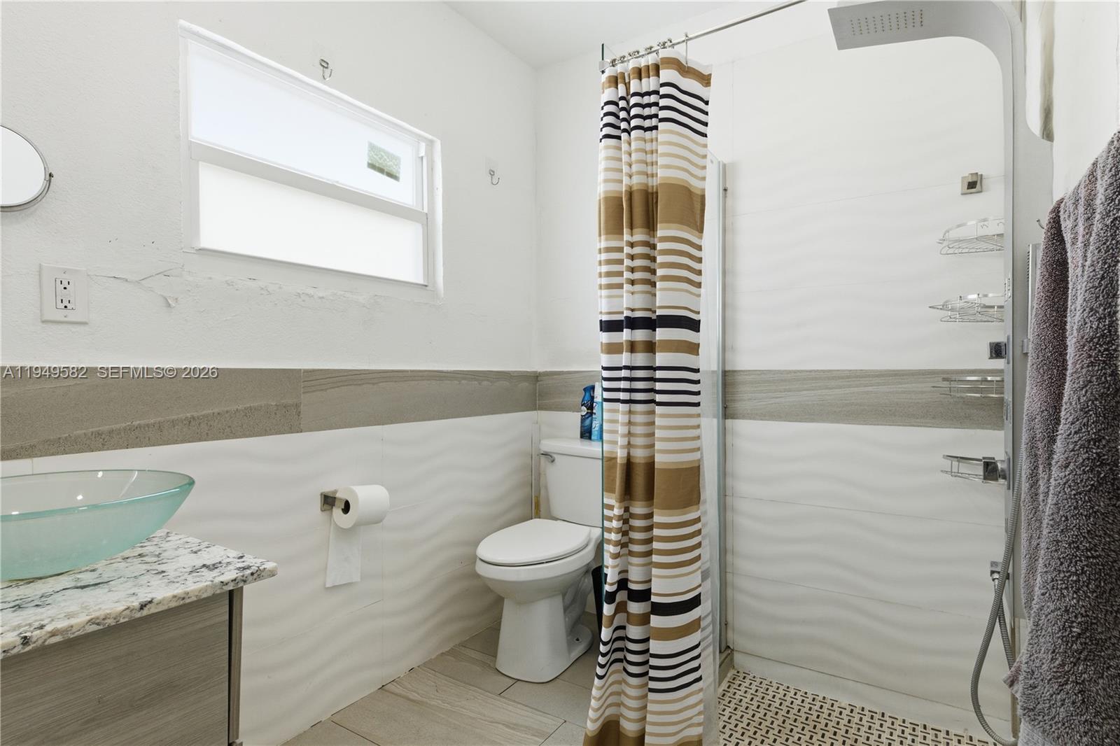 5737 Southwest 6th Street Miami, FL 33144 - Photo 7 of 25