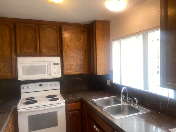 $2,400 | 390 East Madison Avenue, Unit E, El Cajon, CA 92020