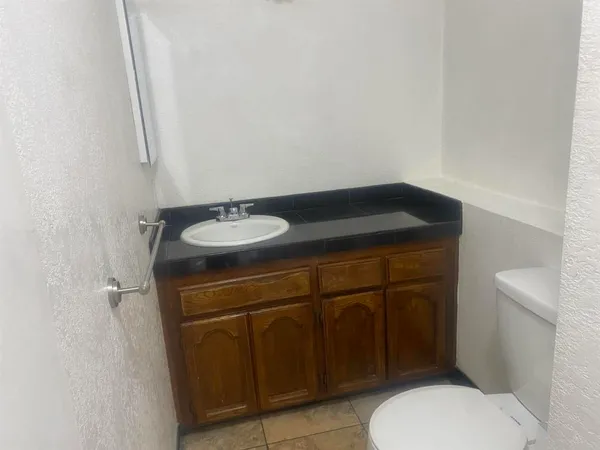$2,400 | 390 East Madison Avenue, Unit E, El Cajon, CA 92020