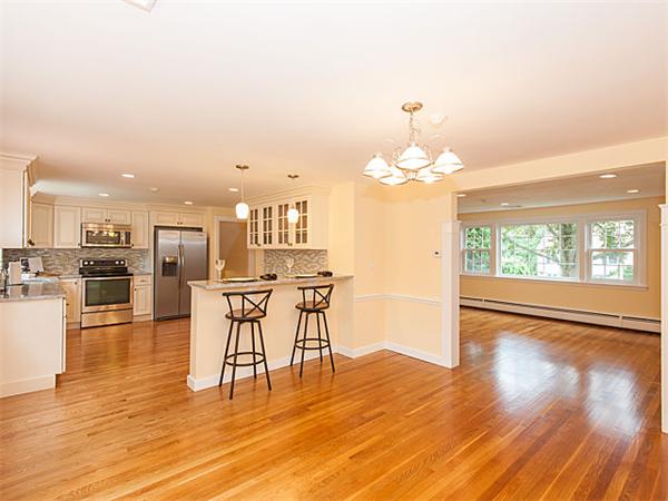 22 Robin Road Lynnfield, MA 01940 - Photo 8 of 27 Gallery Image 8