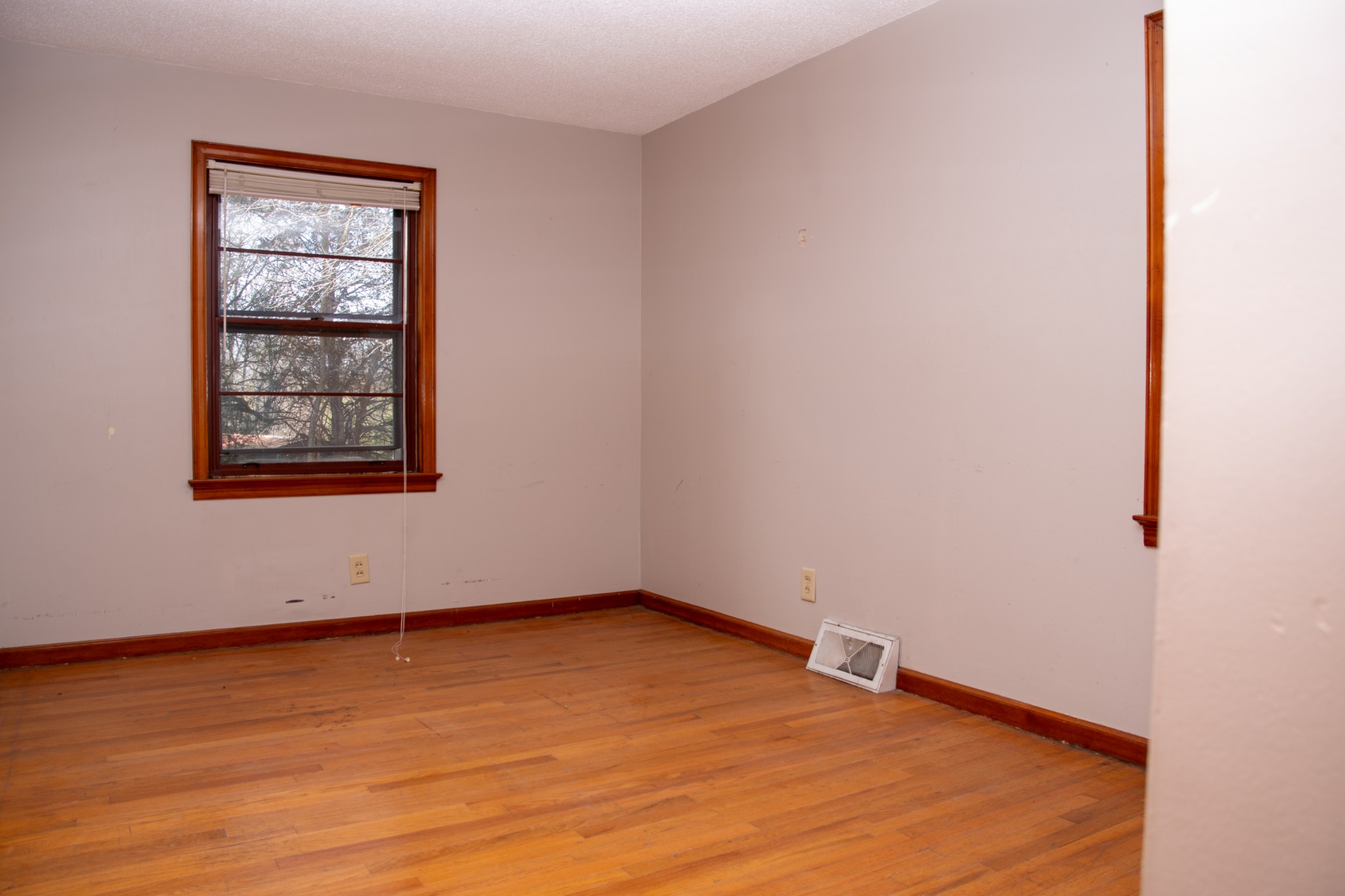 340 Jeff Road Northwest Huntsville, AL 35806 - Photo 13 of 18 an empty room with a window