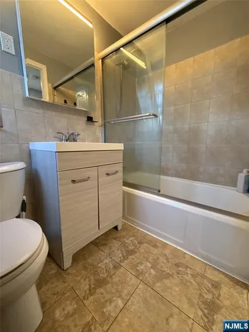 $2,700 | 166 Grand Avenue, Unit D7, Englewood, NJ 07631