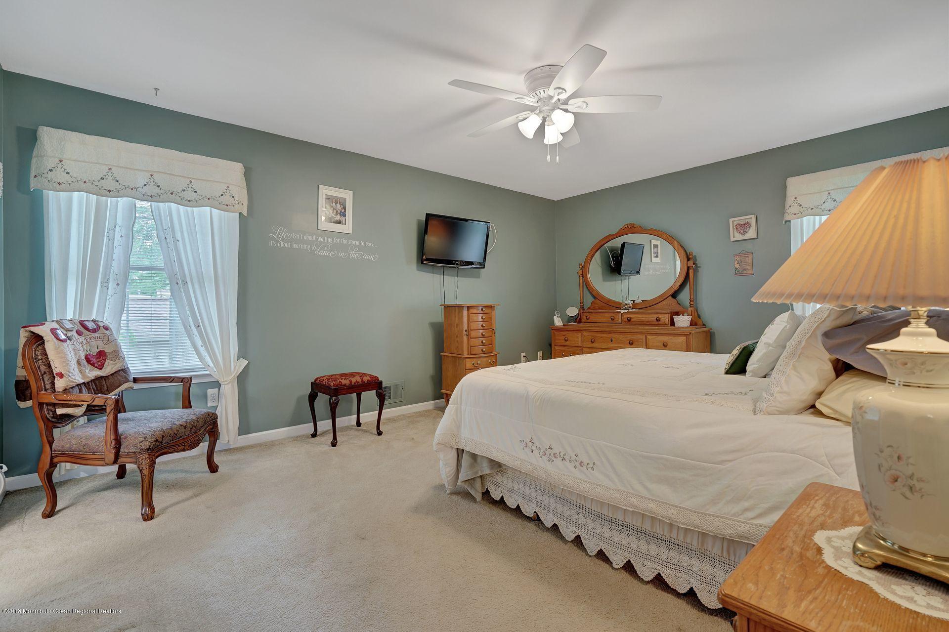 176 Bowsprit Road Manahawkin, NJ 08050 - Photo 23 of 35 34
