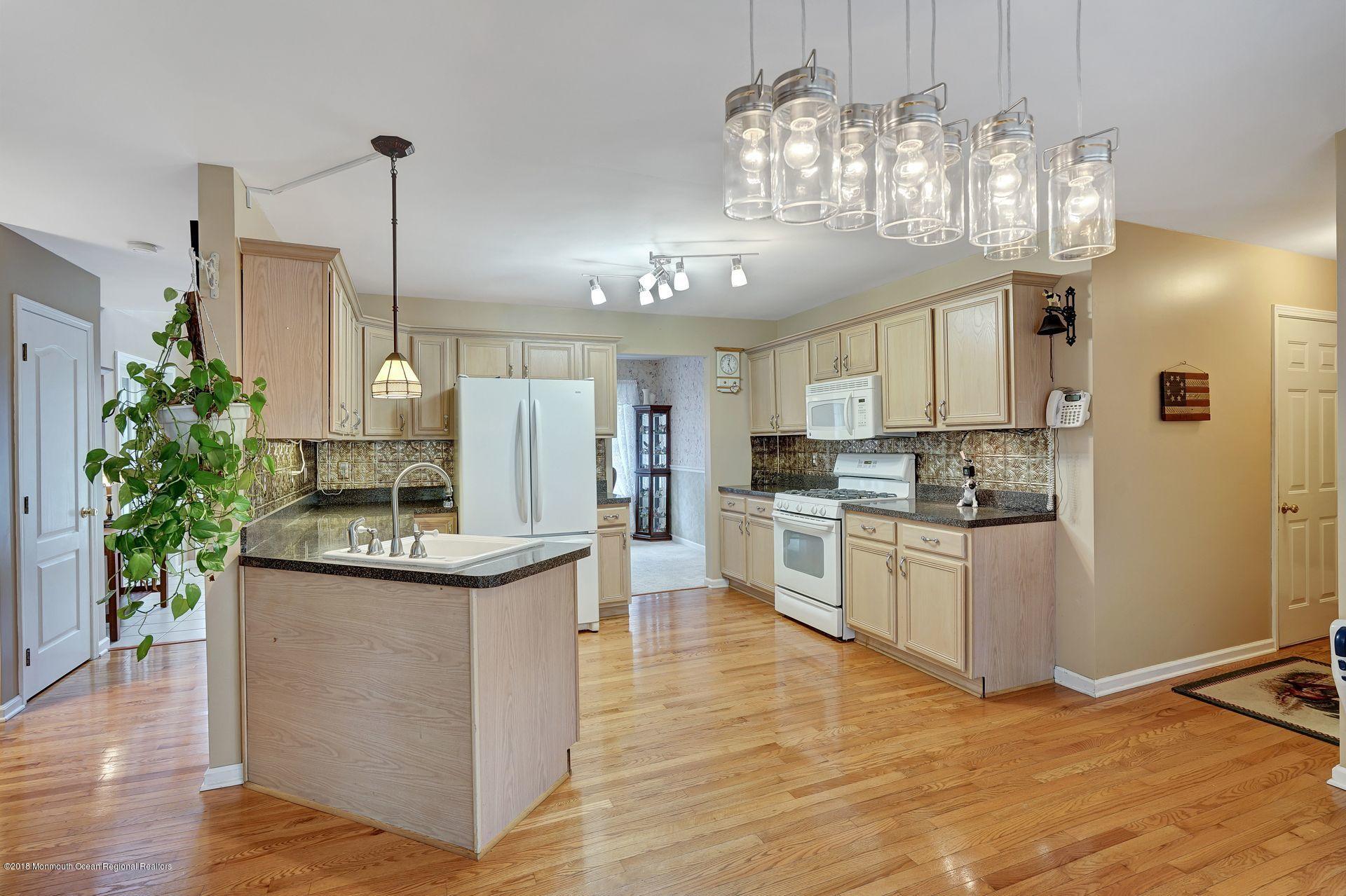 176 Bowsprit Road Manahawkin, NJ 08050 - Photo 4 of 35 Kitchen