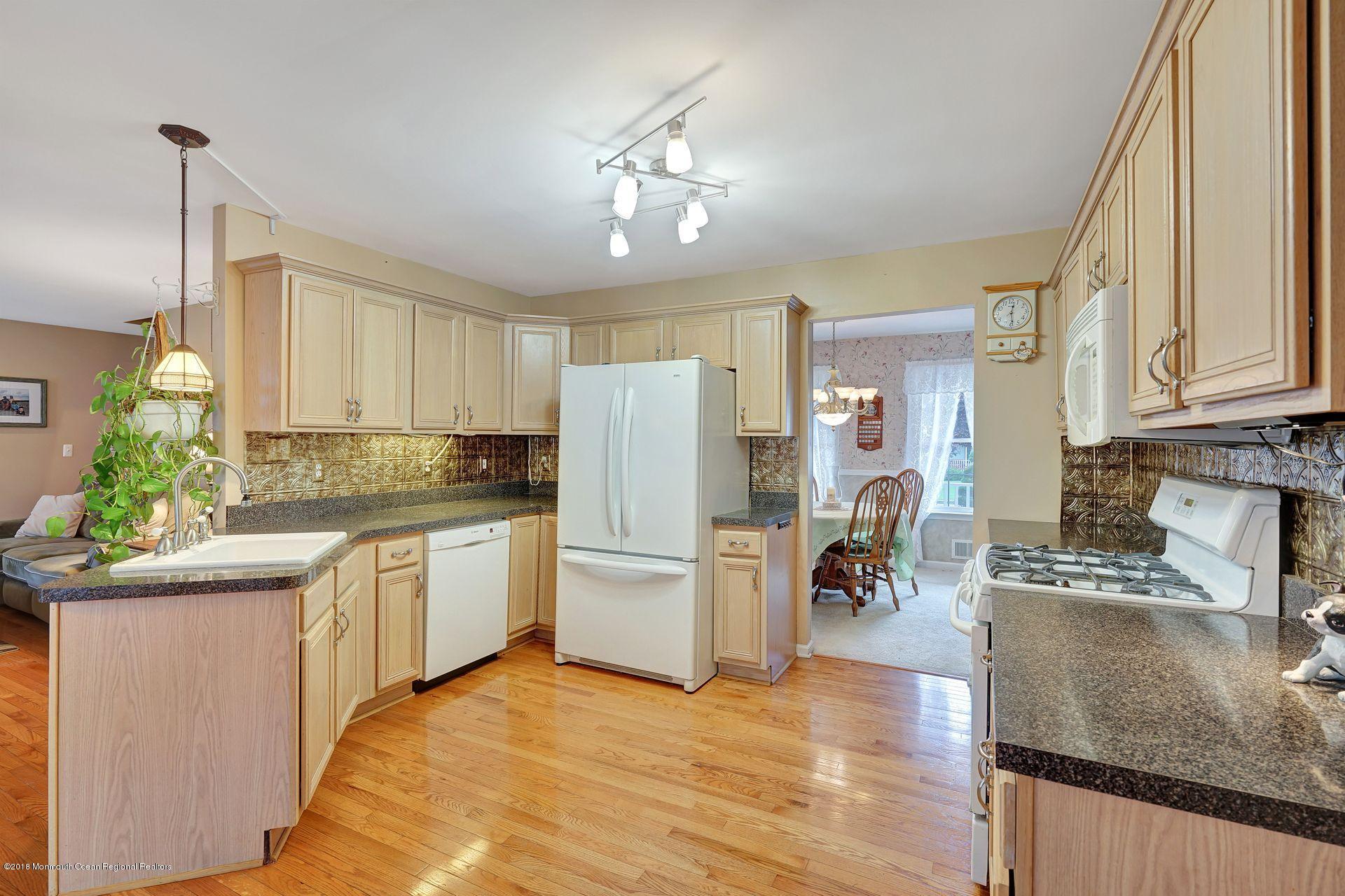 176 Bowsprit Road Manahawkin, NJ 08050 - Photo 7 of 35 20